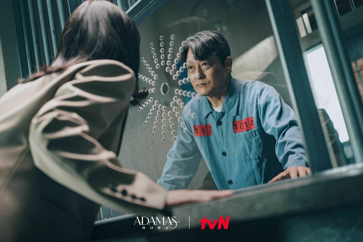 Кадр из сериала «Адамас»