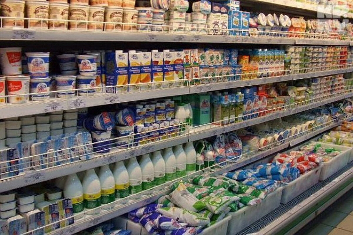 выкладка молочной продукции в магазине фото