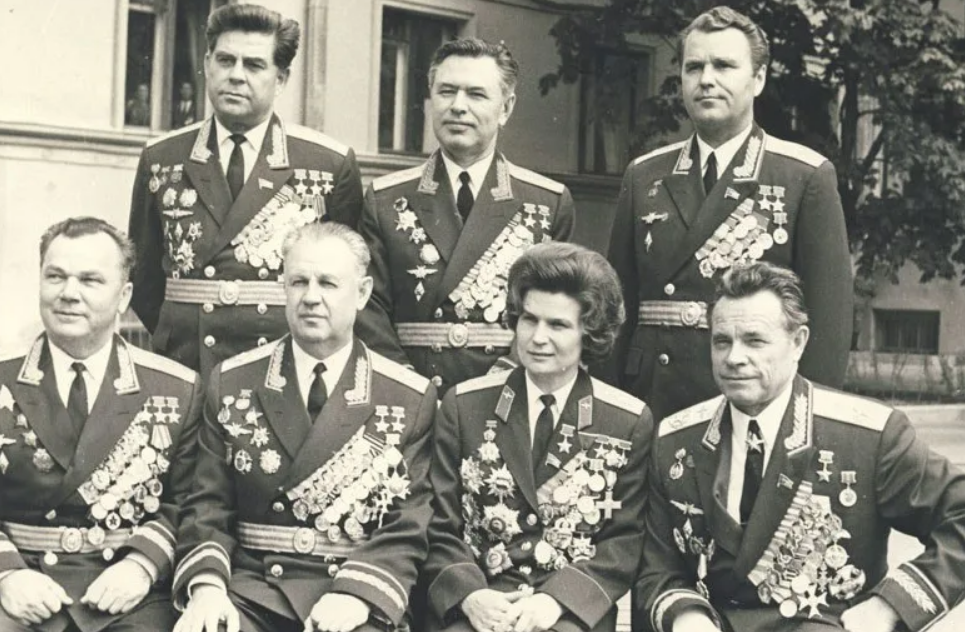 37 героев советского союза. Летчики-космонавты СССР-герои сов.Союза.