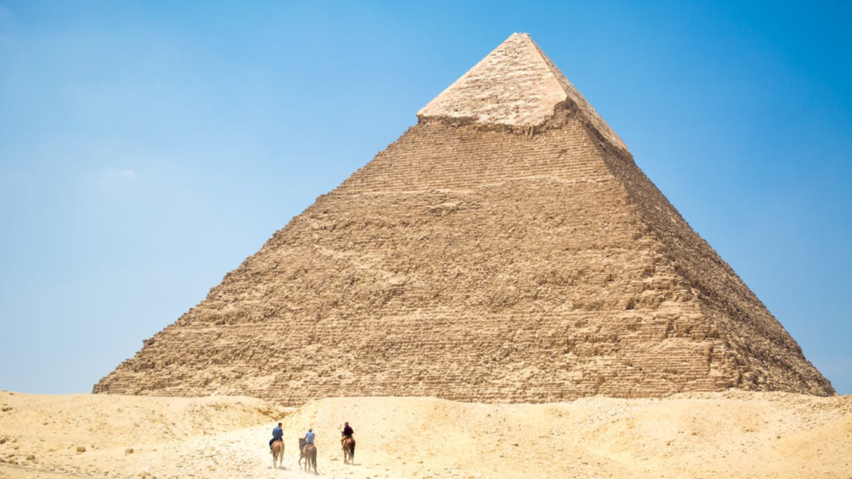 Тайну постройки пирамиды Хеопса не смогли взломать ни археологи-любители, ни официальная наука