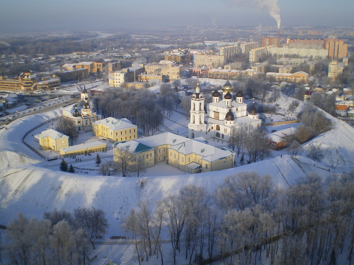 Заповедник в клину. Дмитровский Кремль (музей-заповедник). Дмитровский Кремль в Дмитрове. Дмитров Кремль. Дмитровский Кремль зима музей заповедник.