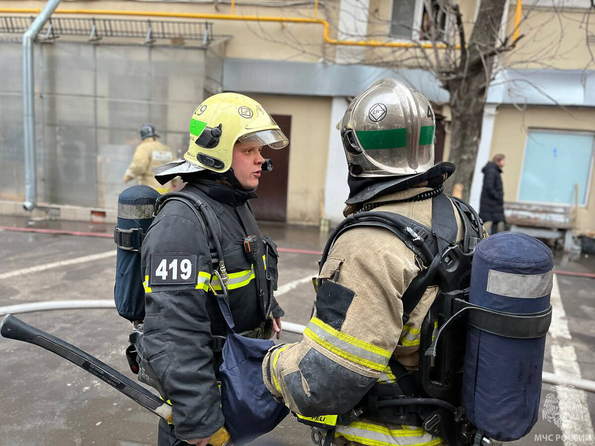 Заступая на дежурство, каждый день пожарный уходит в бой – в бой с врагом,  действия которого нельзя просчитать» | МЧС Москвы | Дзен