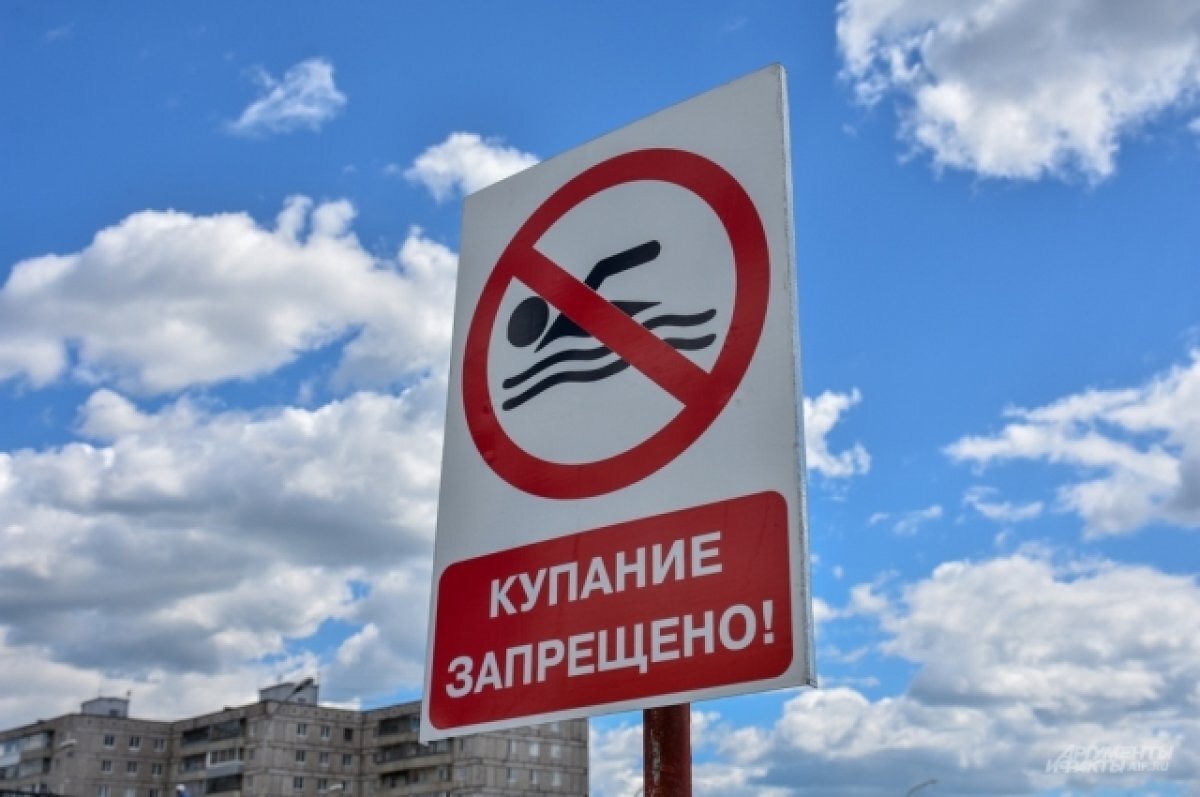    Близко вода, да не поплаваешь.