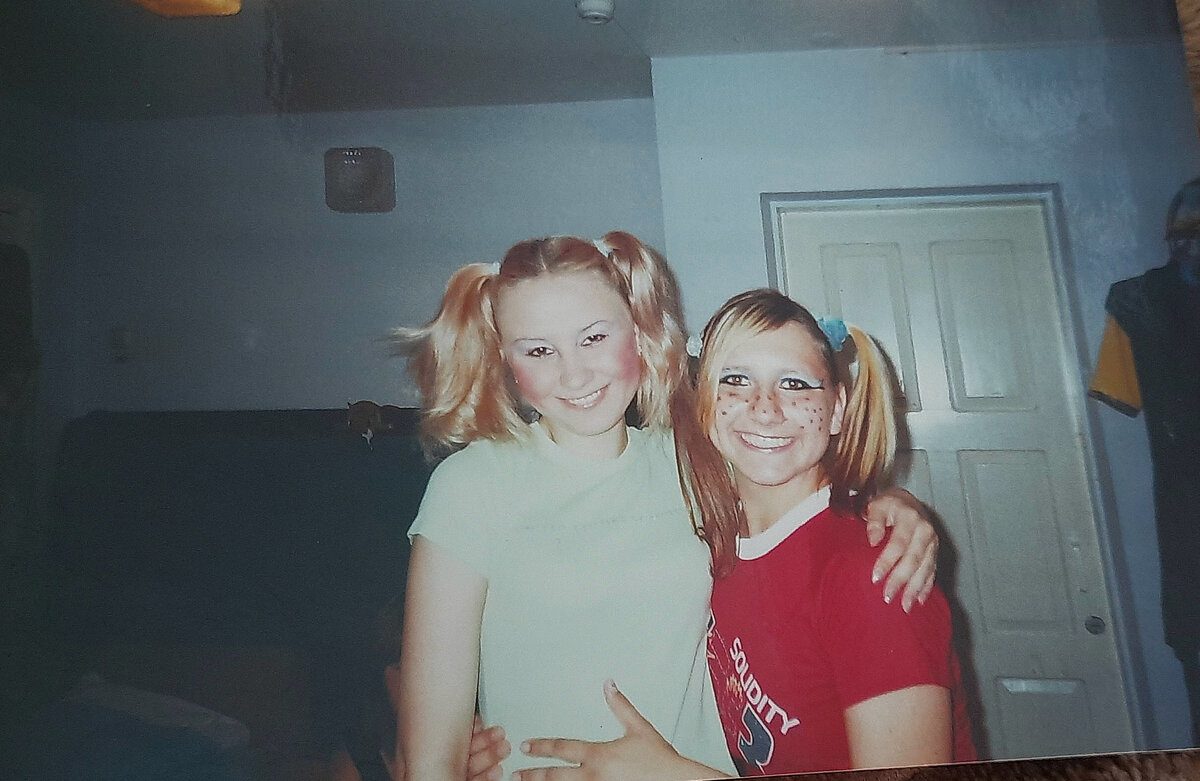 В вожатской с Леной. Мы до сих под дружим.