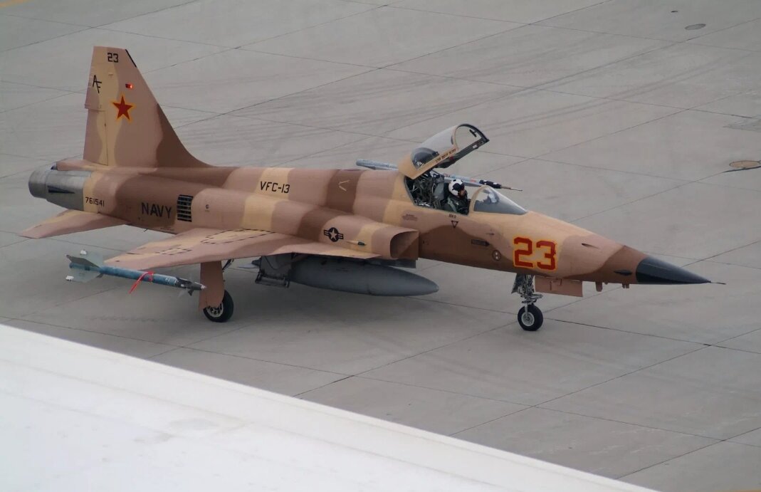 Самолет рухнул в океан примерно в 25 милях от побережья Флориды в среду утром, когда пилот был найден и спасен вертолетом MH-60S Seahawk и доставлен «в больницу в районе Майами для дальнейшего обследования.