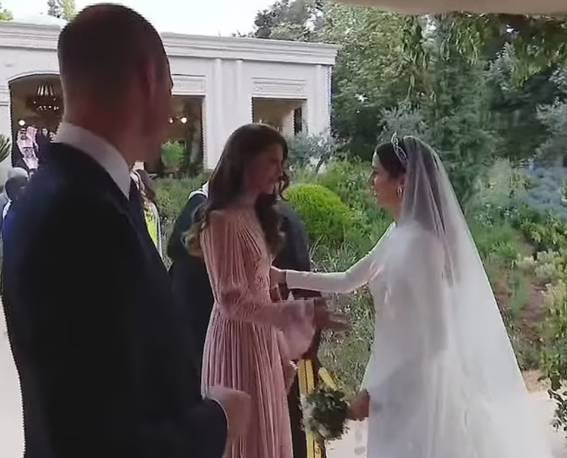 Plus size для шейха свадьбы не будет. Кейт и Уильям на свадьбе в Иордании. Свадьба принцессы Иордании Иман. Свадьба Иорданского принца Хусейна. Свадьба.