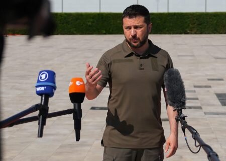    Зеленский заявил, что надежды Украины на вступление в НАТО становятся всё более отдалёнными