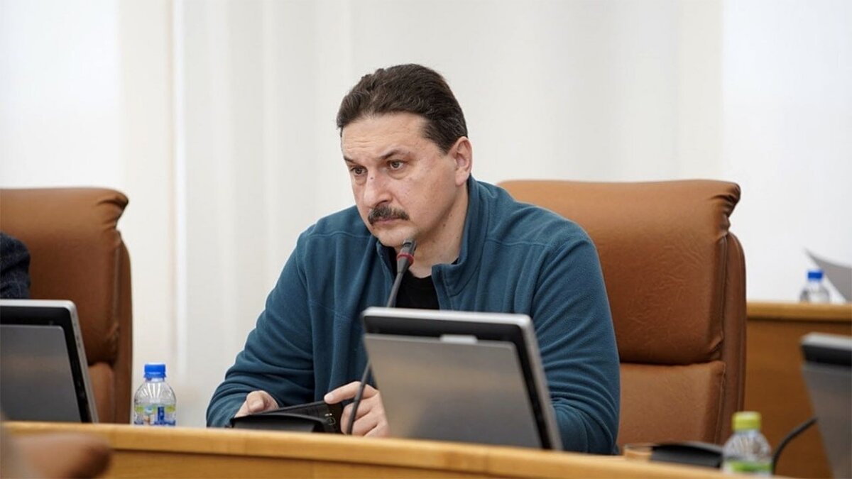     Его признали виновным в дискредитации российской армии.
