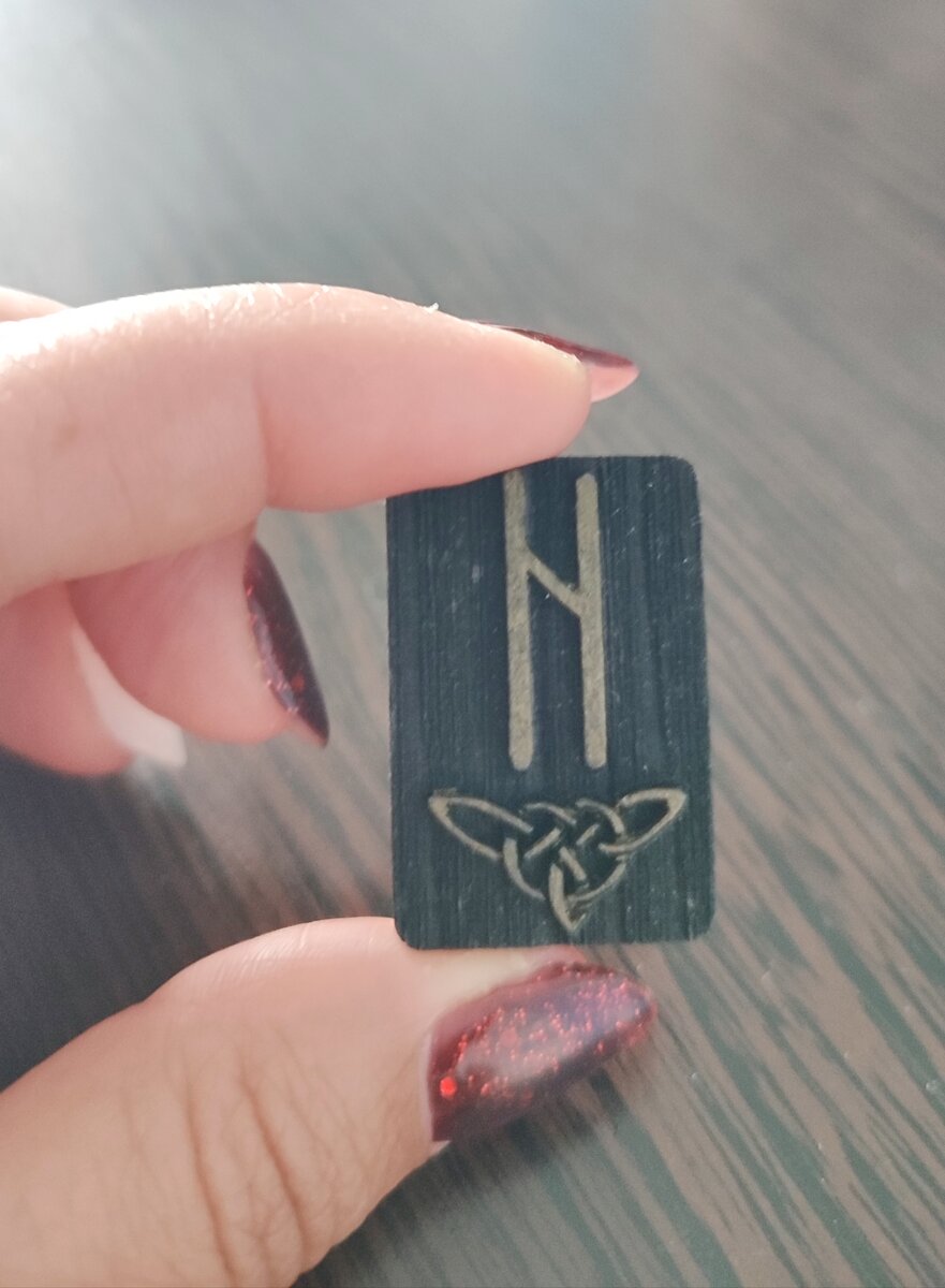 Руна Хагалаз. 