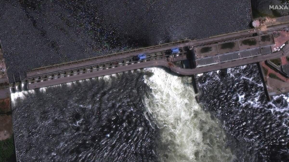     Темой номер один сегодня стала ситуация вокруг Каховской ГЭС в Херсонской области, разрушение плотины и слив водохранилища. Как произошедшее повлияет на Крым, который большую часть воды получает из Северо-Крымского канала, который питается из водохранилища электростанции.