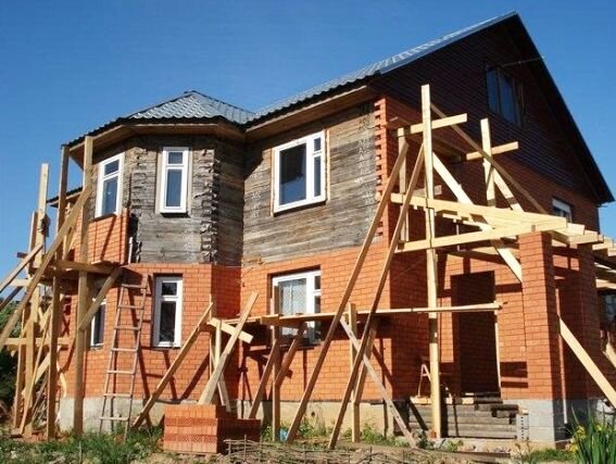 Облицовка кирпичом деревянного фасада частного дома