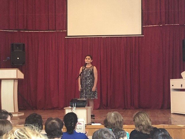 В связи с Международным днём русского языка в Степанакерте состоялся конкурс чтецов. Фоторяд