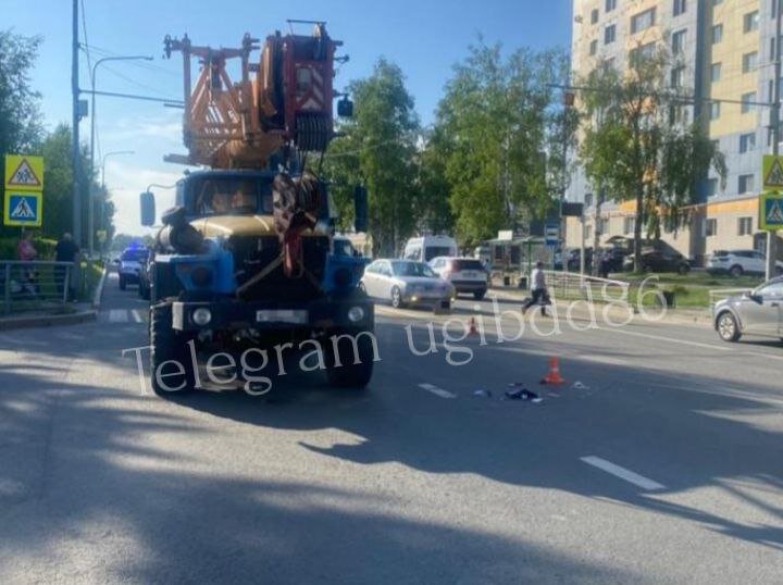    В Ханты-Мансийске женщина по собственной неосторожности попала под колеса автокрана