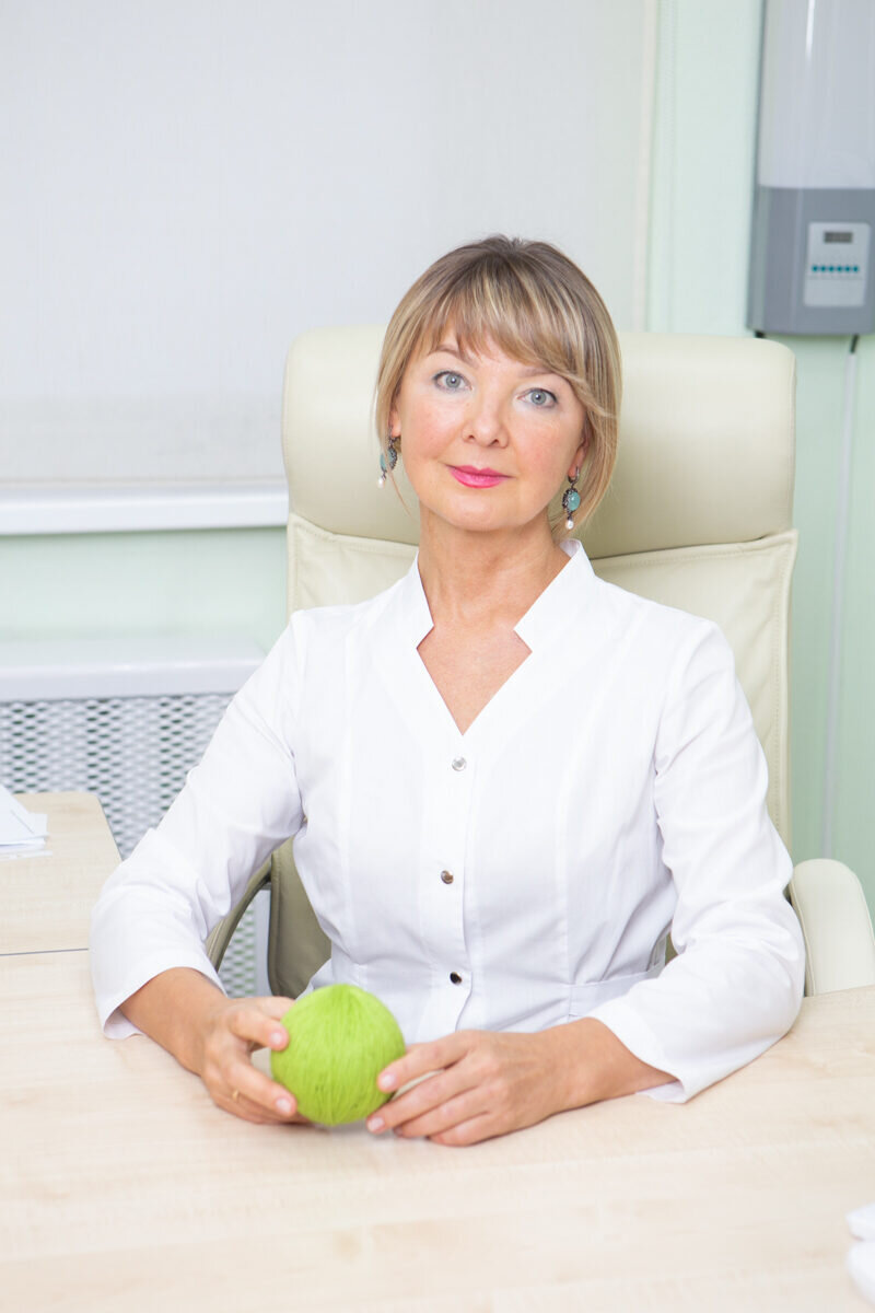 Очеретина Ирина Геннадьевна - Стаж работы в здравоохранении более 35 лет. Практикующий врач травматолог-ортопед, миотерапевт, кандидат медицинских наук