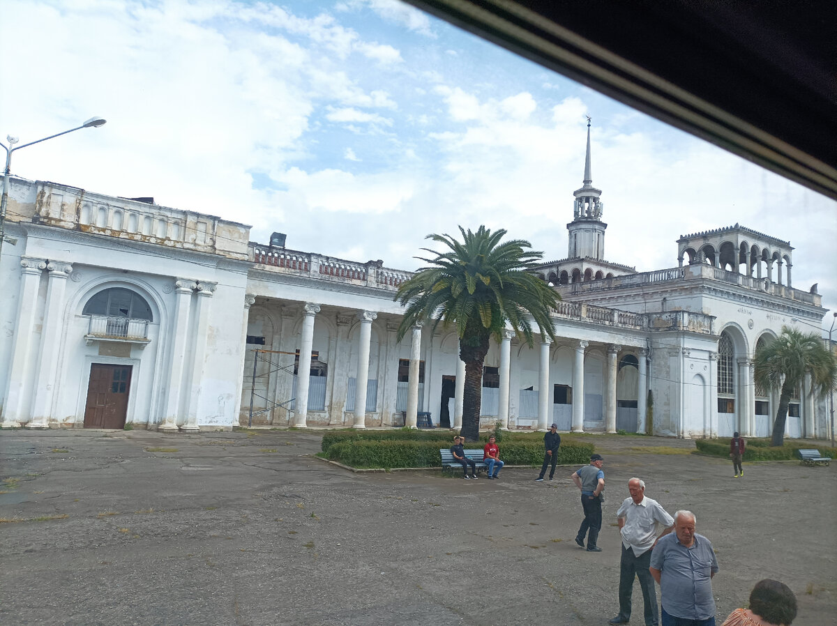 Внутрь не заходили