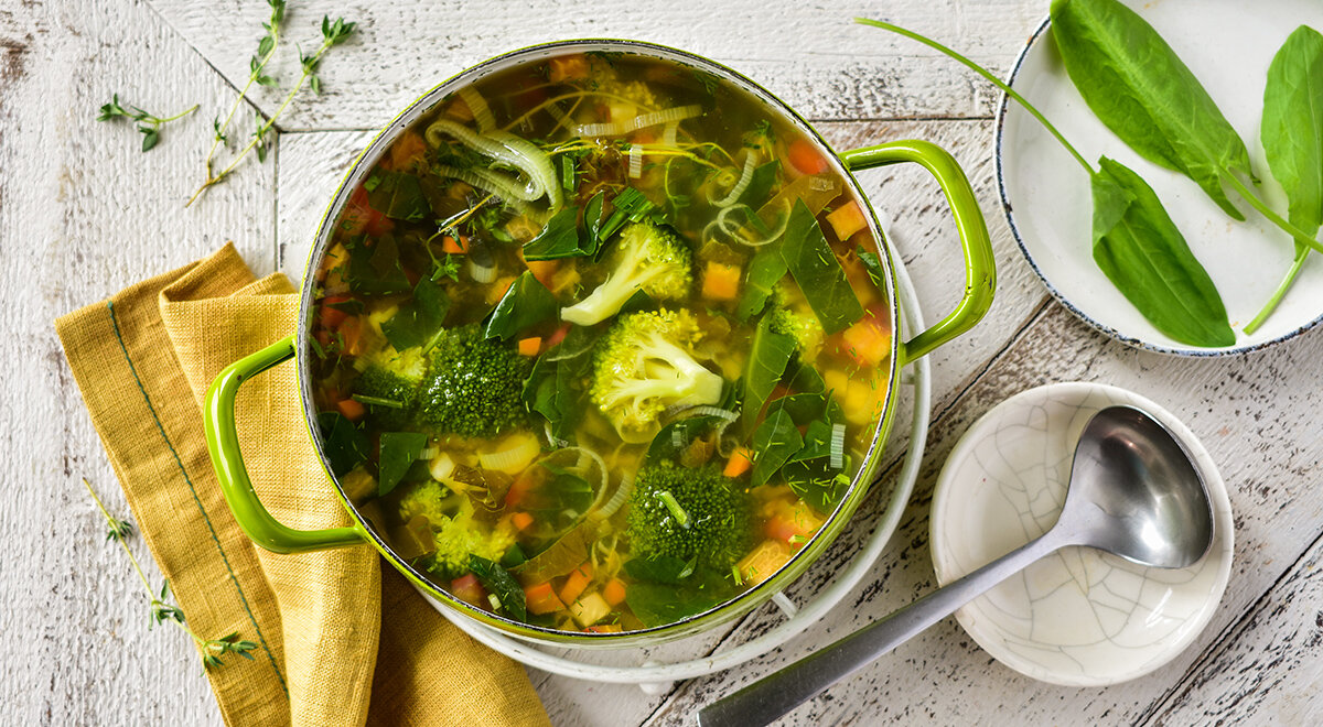 Суп из брокколи и щавеля: легкий, вкусный и насыщенный. Понравится тем, кто  следит за фигурой | ГАСТРОНОМ.РУ | Дзен