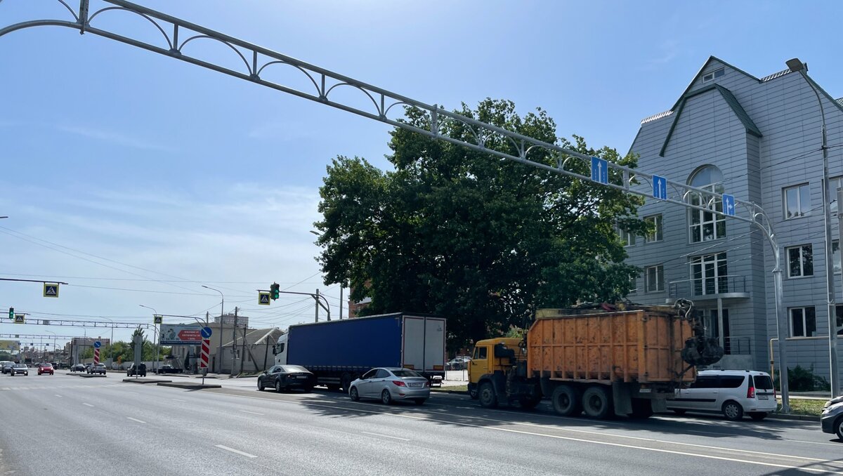     Повернуть с улицы Рокоссовского на ул. Ткачёва и на ул. Двинскую теперь можно только направо. Левые повороты на эти улицы отныне запрещены.