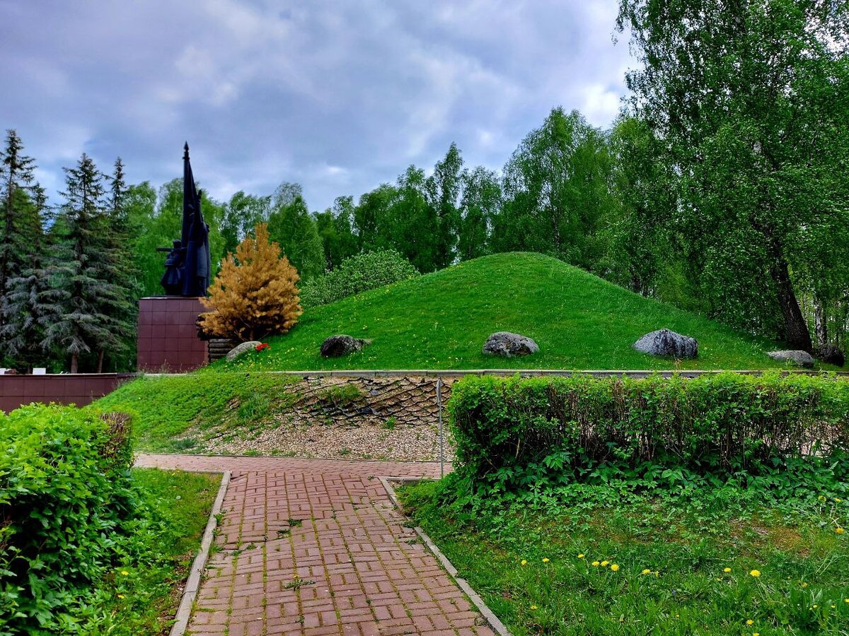 У безымянного поселка, на безымянной высоте...