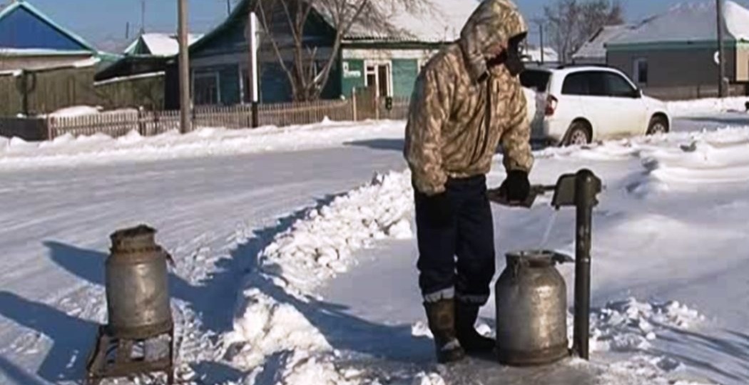 Почему в водопроводных колонках вода не замерзает даже в сильный мороз. Гениальное советское изобретение