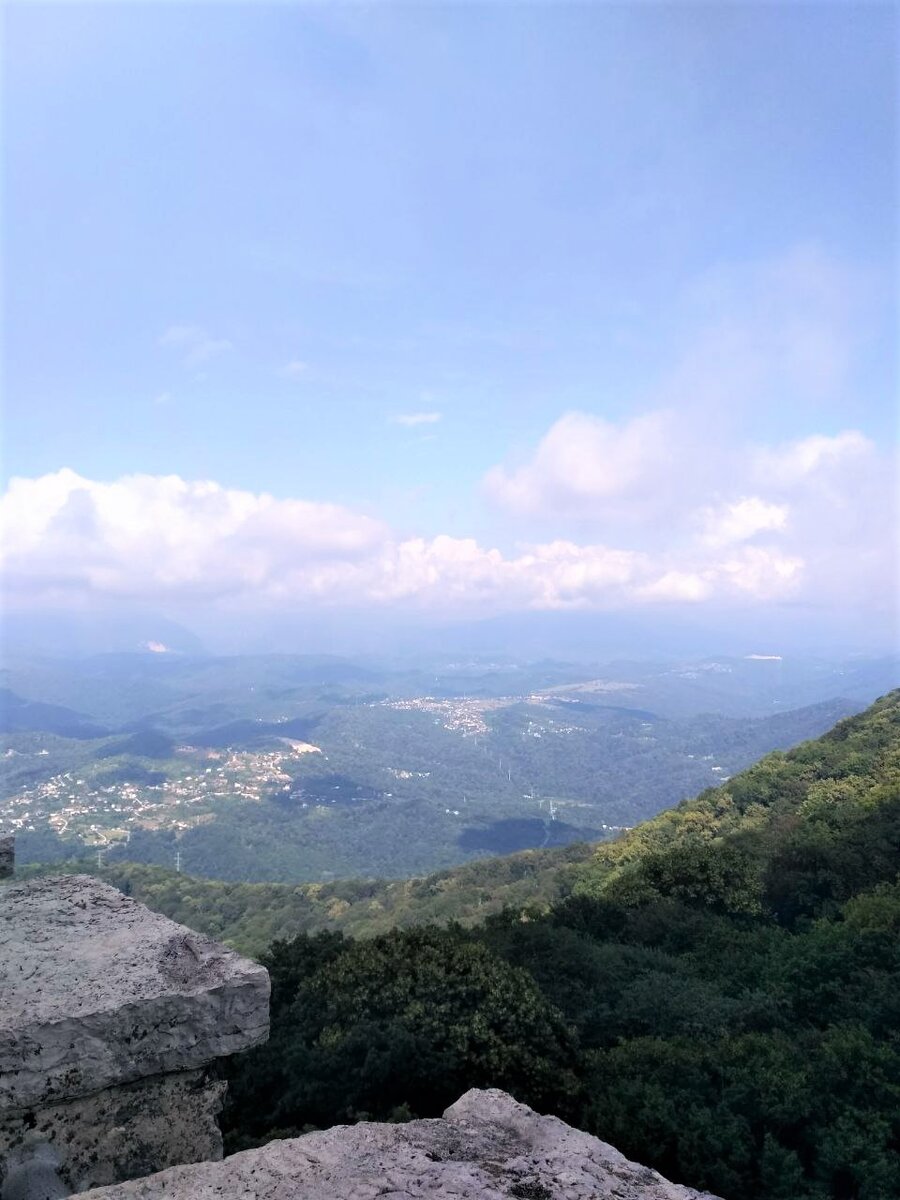 Вид с Вершины горы Ахун в Сочи