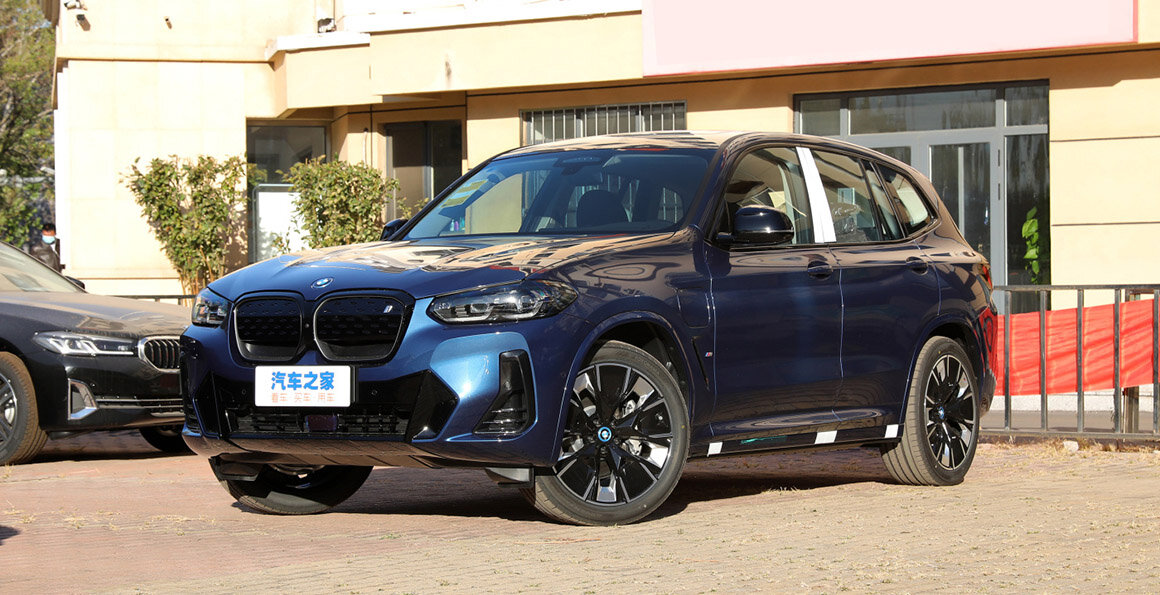 Главное отличие BMW iX3 от перечисленных электробортов – речь идет о модификации на платформе CLAR, использовании электрической силовой установки пятого поколения, модульной архитектуре и исключении дорогих металлов.