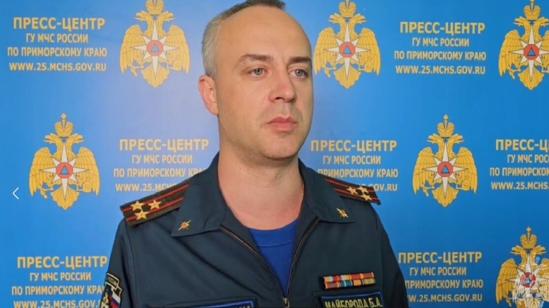     С горящего сухогруза Beks Force эвакуировали двух пострадавших. Мужчины уже на берегу, их осматривают медики.