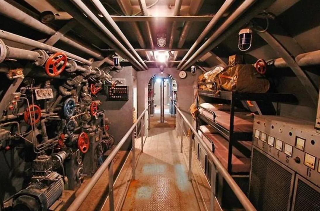 Вид внутри. Внутри подводной лодки u-4712. ПЗС-50 подводная лодка внутри. Атомная подводная лодка интерьер. Внутри Российской атомной подводной лодки.