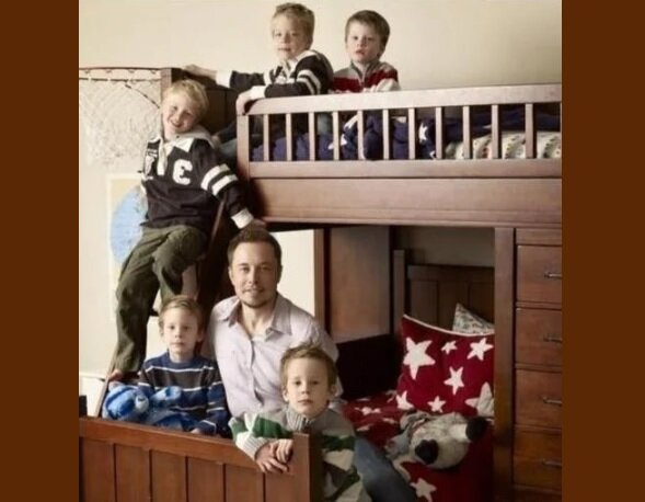 Илон Маск и его пять сыновей