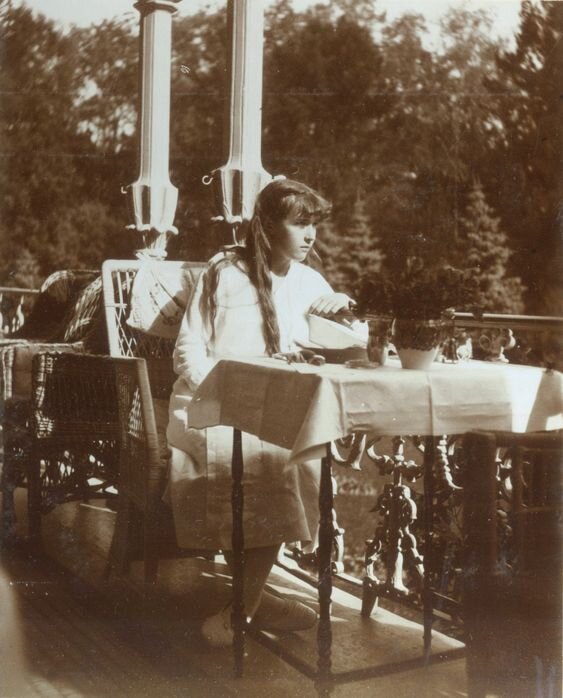 Великая Княжна Анастасия на балконе
