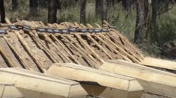    Фото: Ройтерс. Захоронения неопознанных украинских солдат.