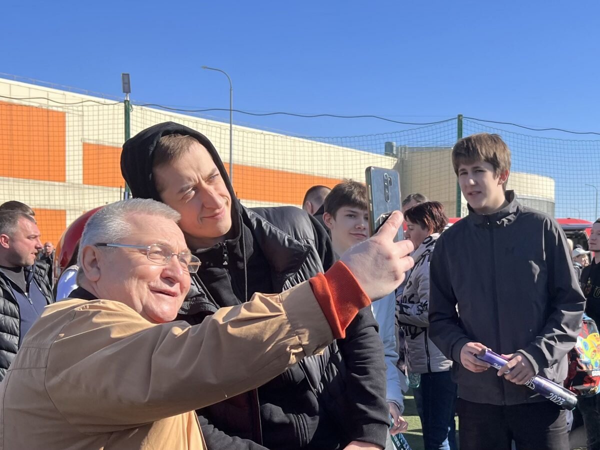    Все желающие могли сфотографироваться со спортсменами и взять у них автографы Алина Малинина