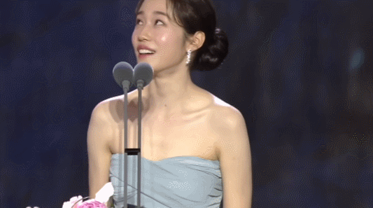 Но Юн Со так идет нежно-голубой, ома-ома.