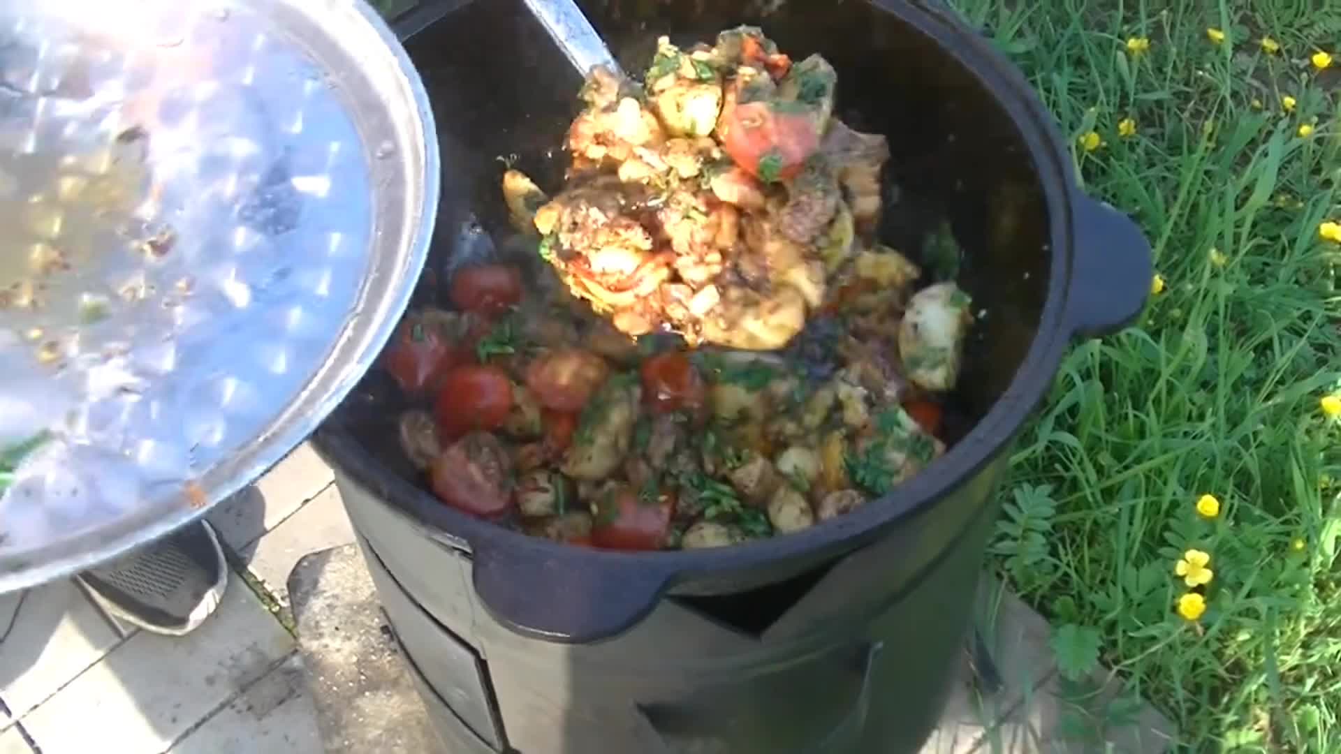 Грузинская кухня в казане на костре