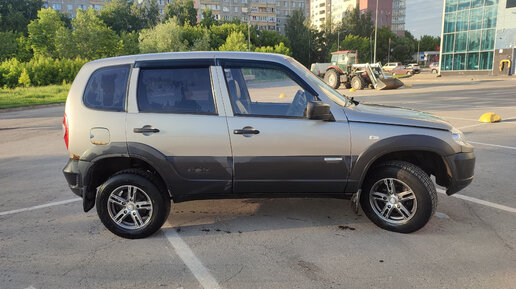 Накладки на внутренние пороги дверей Chevrolet Niva