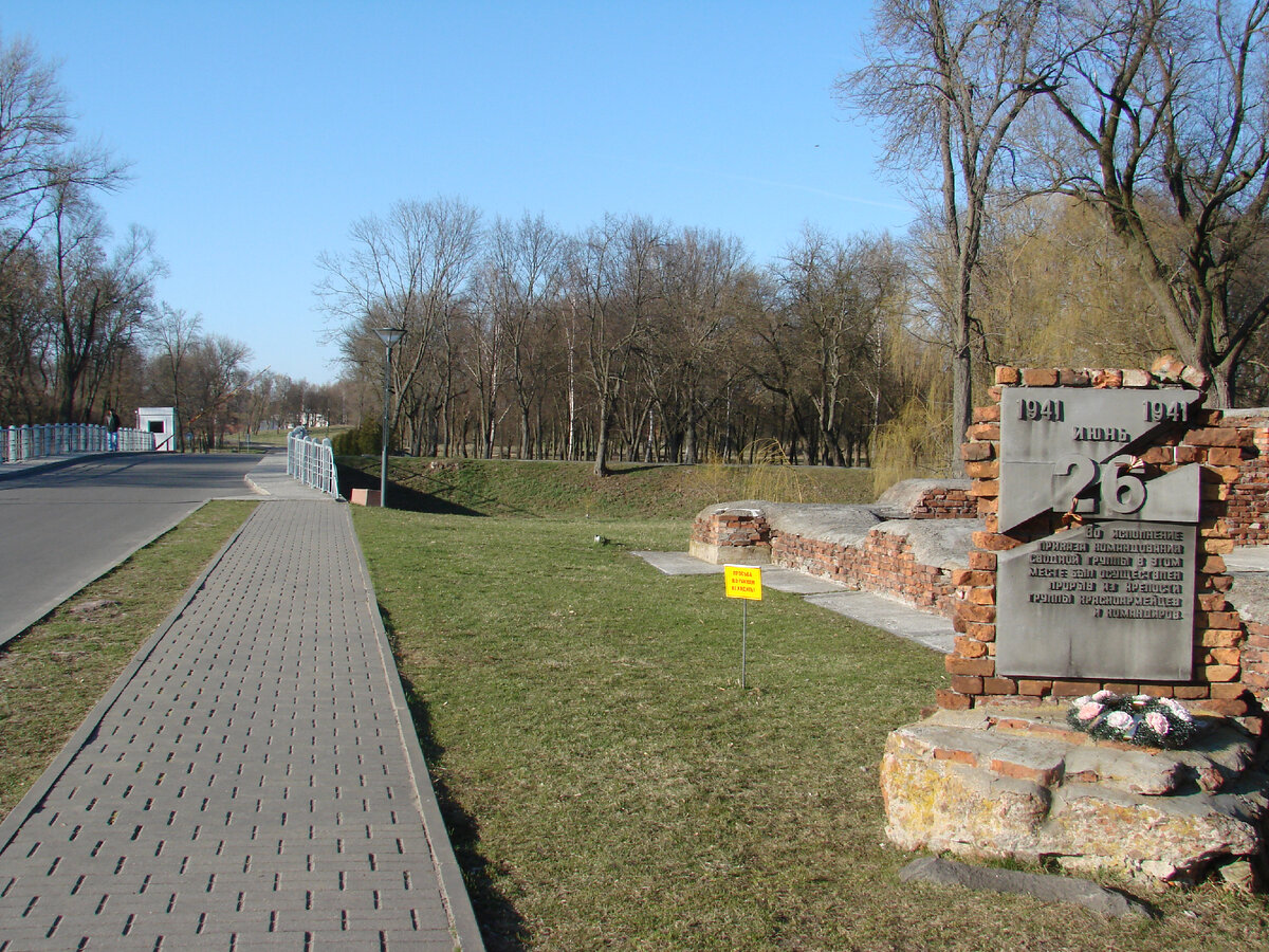 В 3:15 Брест разбомбили, так началась та война... | Военно-политическая  история от не историка и не политика | Дзен