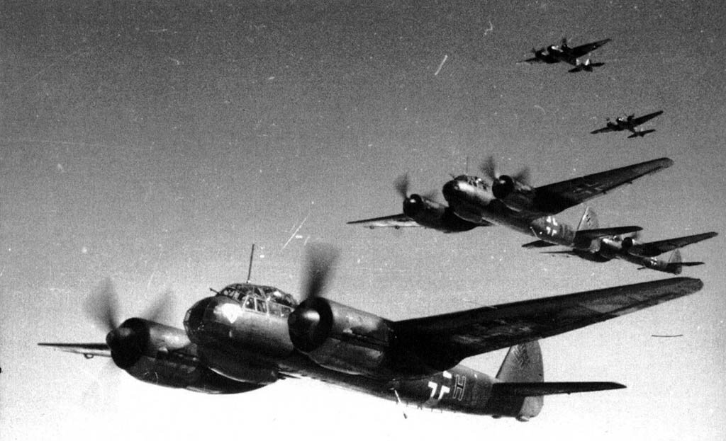 Юнкерсы-88 идут на бомбёжку