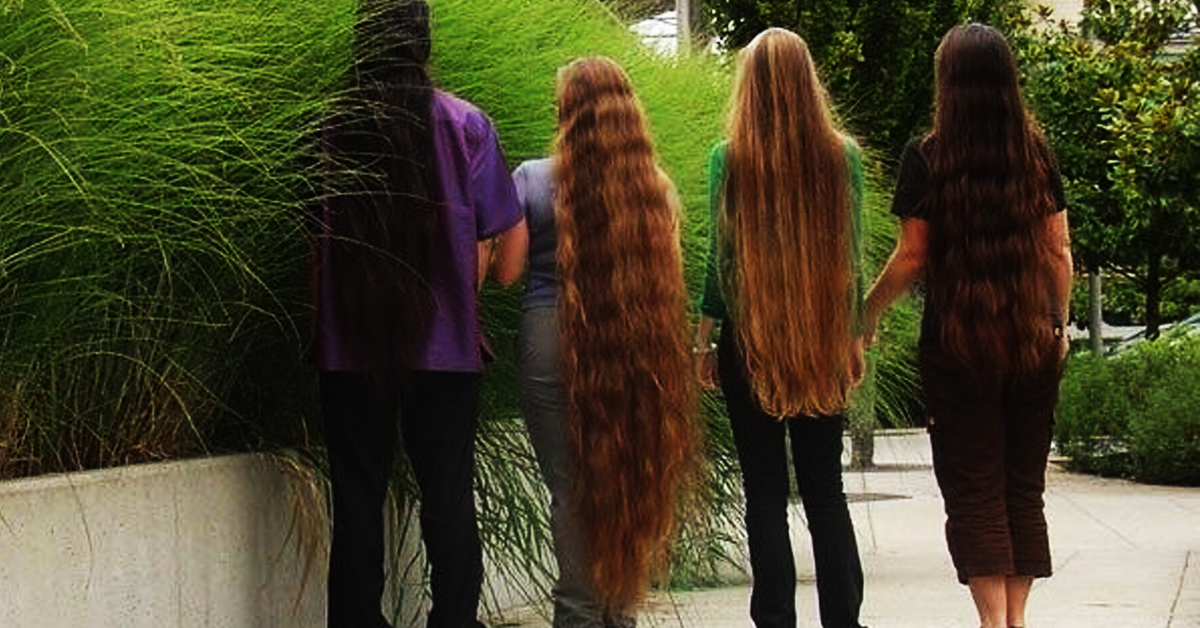 Very long hairs. Длинные волосы до ног. Волосы до ягодиц. Самые густые волосы в мире. Волосы до колен у девушки.