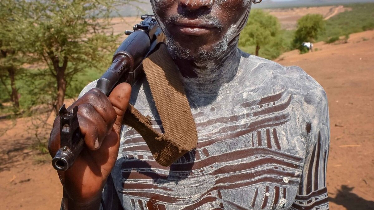     В поселке Аюта под Шахтами стрелок, устроивший пожар, лишил жилья 18 соседей, информацией об этом поделились донские СМИ.