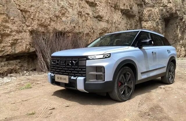 На фото: Кроссовер Chery Explore 06