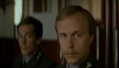 В кадре лейтенант Коломийцев и майор Терещенко - актёры Игорь Елисеев и Сергей Панков.