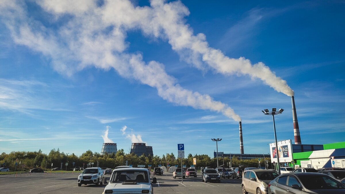     «Амурсталь» обещает починить оборудование для снижения выбросов до конца года, но проблемы все же остаются, ведь выбросы из труб завода вызывают опасения у комсомольчан, хотя руководство утверждает, что содержимое пылевого облака соответствует нормам.