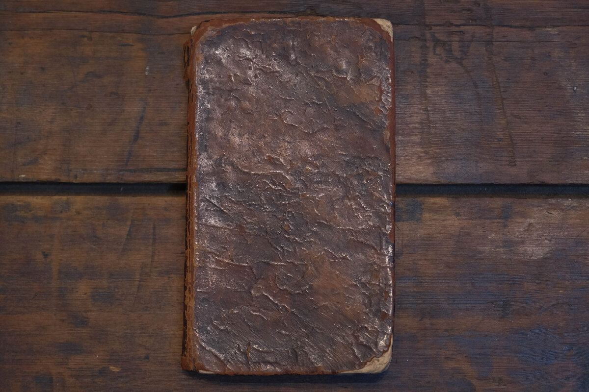 иллюстрации старинных книг. материал книги. старинная ткань. старые строительные материалы. древние книги из пергамента.