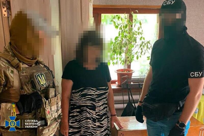    Продавщицу обвинили в сборе данных о передвижении Зеленского, а железнодорожника — в «сливе» передвижения эшелонов с техникой