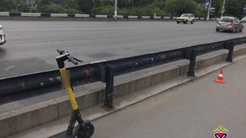     Больницей закончилась прогулка по Астраханскому мосту для волгоградки. На неё наехал парень на электросамокате, в результате чего девушка получила серьёзные травмы.