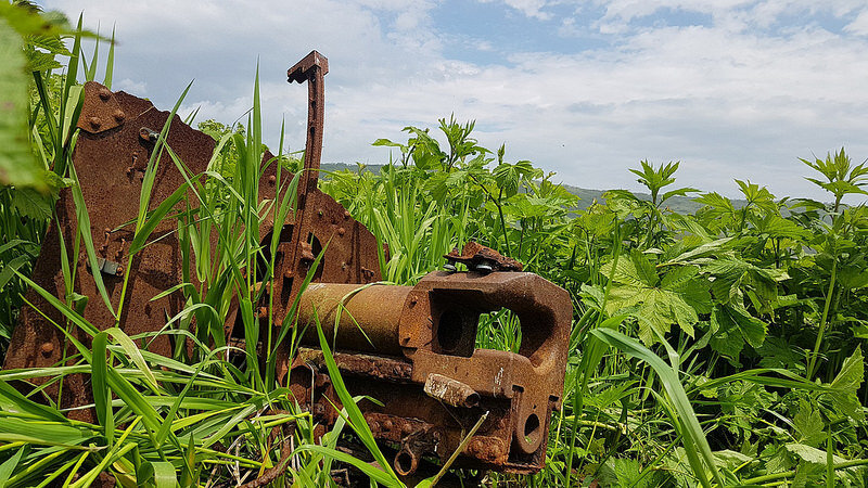 Сегодня мы вам покажем японский укрепрайон времён Второй Мировой Войны на одном из Курильских островов, где сохранились не только элементы фортификации, но и сами орудия.

