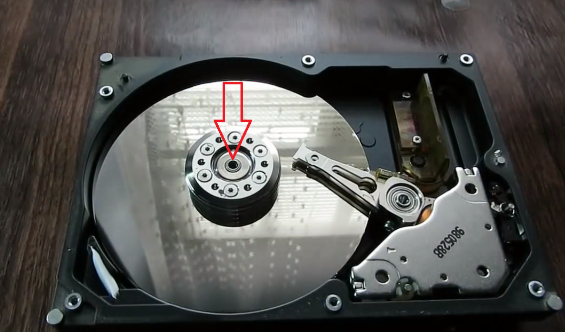 Жесткий диск монитор. HDD дрелью с дыркой. Двигатель для раскручивания жесткий диск. Доска для инструментов из магнитов HDD. Жесткие разборы