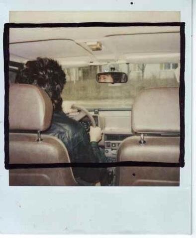 Фото: Наталья Разлогова, взято из книги Виталий Калгина "Виктор Цой. Последний герой современного мифа"Виктор Цой за рулем «девятки»