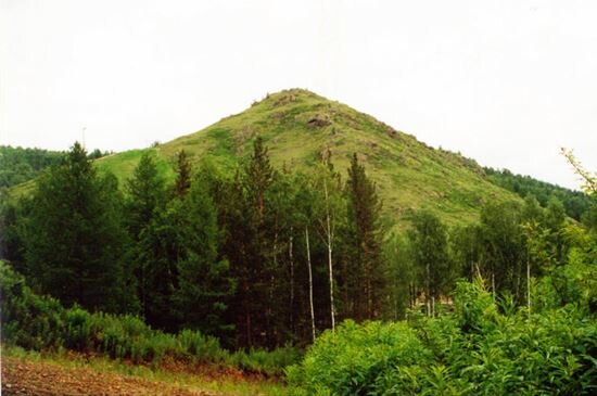 Лысая гора издревле пользовалась дурной славой, считаясь местом проведения всякого рода шабашей ведьм, демонов и прочей нечистой силы. 