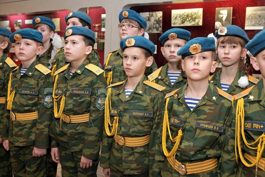 Детские военные школы. Кадетский класс. Кадетская школа для мальчиков. Военная школа для детей. Дети кадеты.