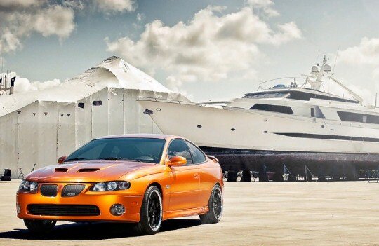 Фото: соцсети, авто и яхта